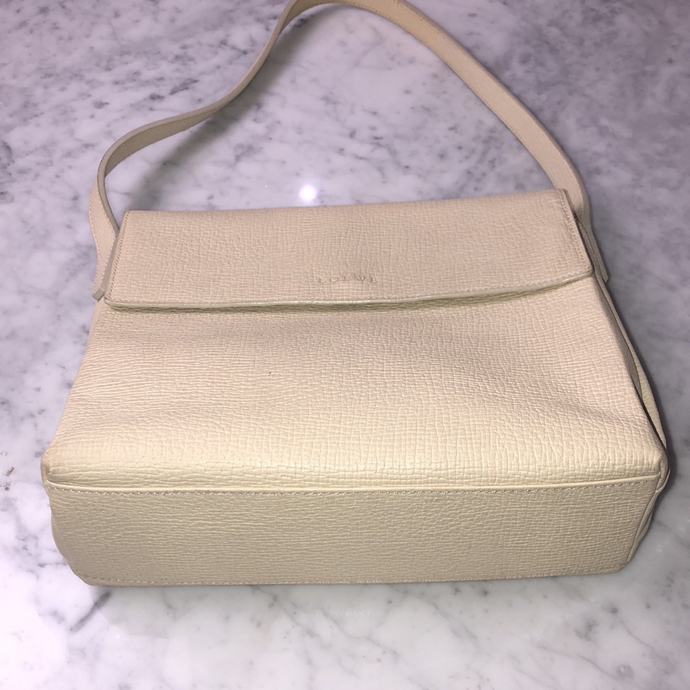 Loewe Vintage Cream Leather Shoulder Bag Size 10”x 11”x4” - Picture 4 of 16